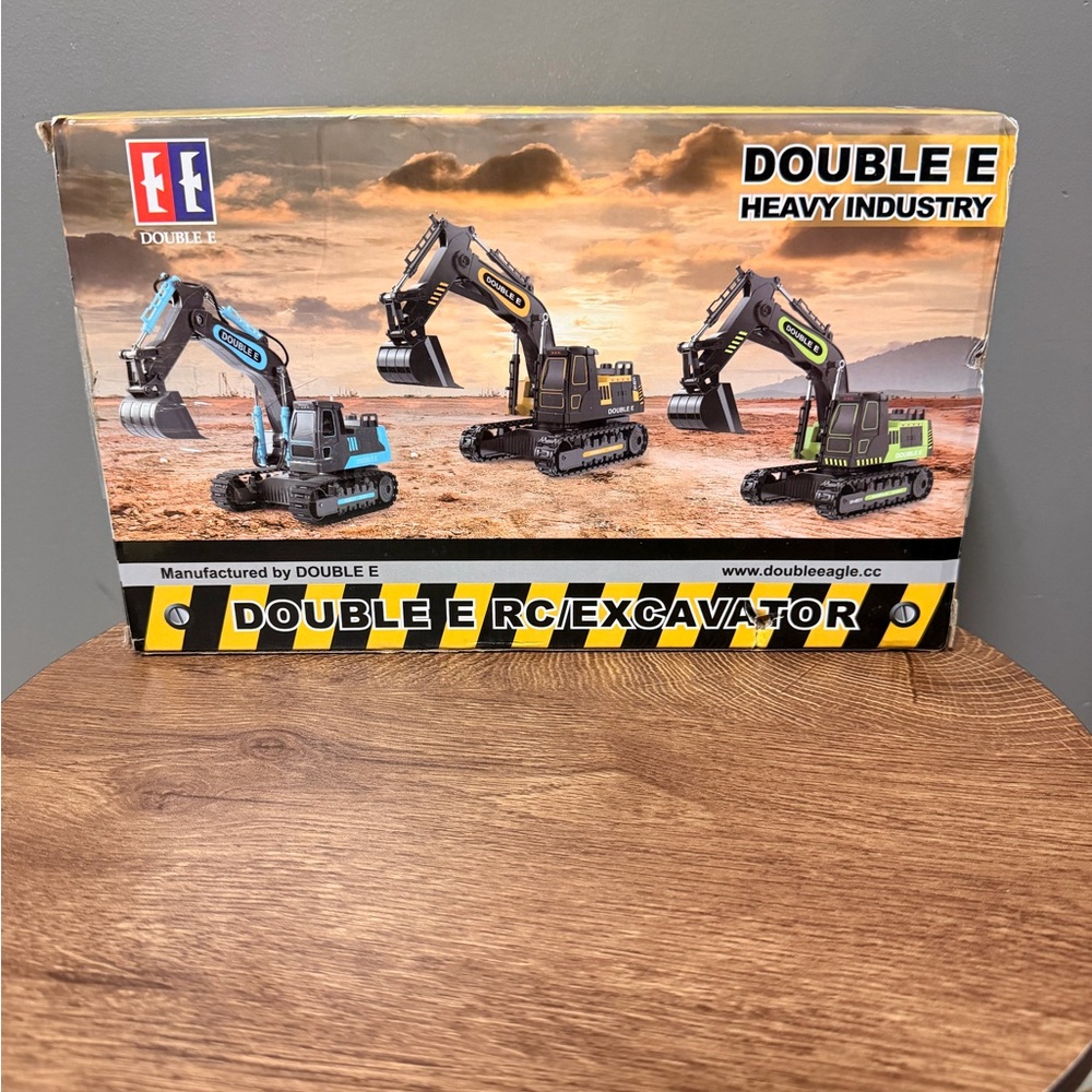 Double E RC Excavator Toy